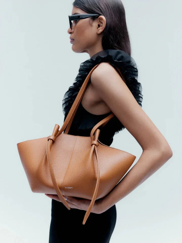 Sac cabas noir grand et large Rouge / 51cm x31cm x26.5cm-Espresso / 40.5cm x19.5cm x19cm-Rouge / 40.5cm x19.5cm x19cm-Cinnamon / 51cm x31cm x26.5cm-Noir / 40.5cm x19.5cm x19cm-Espresso / 51cm x31cm x26.5cm-Cinnamon / 40.5cm x19.5cm x19cm-Noir / 51cm x31cm x26.5cm-ShopGET®