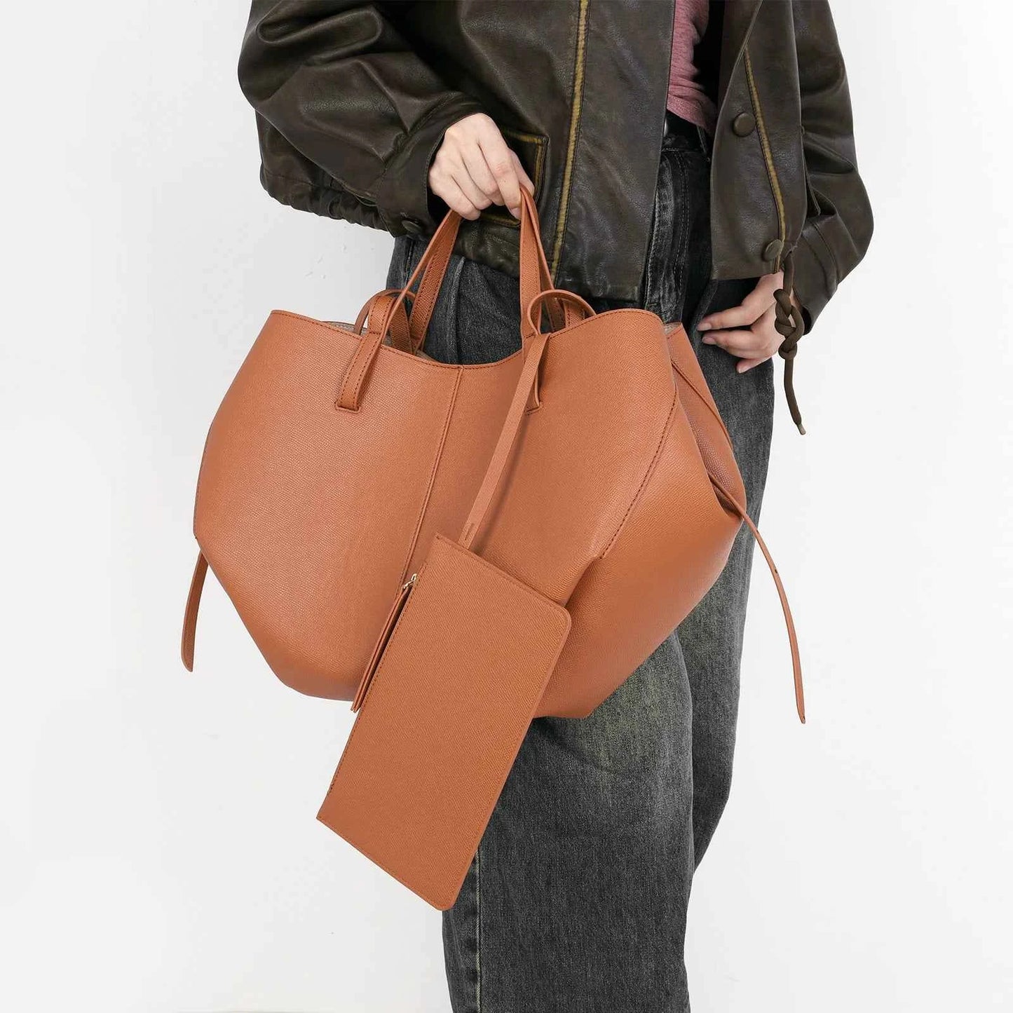 Sac cabas femme cuir souple business B Gris / Offerte-B Café / Offerte-B Rouge / Offerte-A Camel S / Offerte-C Rouge / Offerte-B Gris clair / Offerte-B Kaki / Offerte-B Noir / Offerte-A Dark Gris S / Offerte-A Dark Grey L / Offerte-A Noir L / Offerte-D Café / Offerte-D Marron / Offerte-D Noir / Offerte-C Marron / Offerte-E Blanc / Offerte-E Noir / Offerte-D Kaki / Offerte-ShopGET®